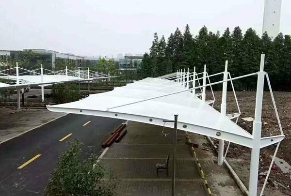 長(zhǎng)春膜結(jié)構(gòu)停車棚的分類有哪些?